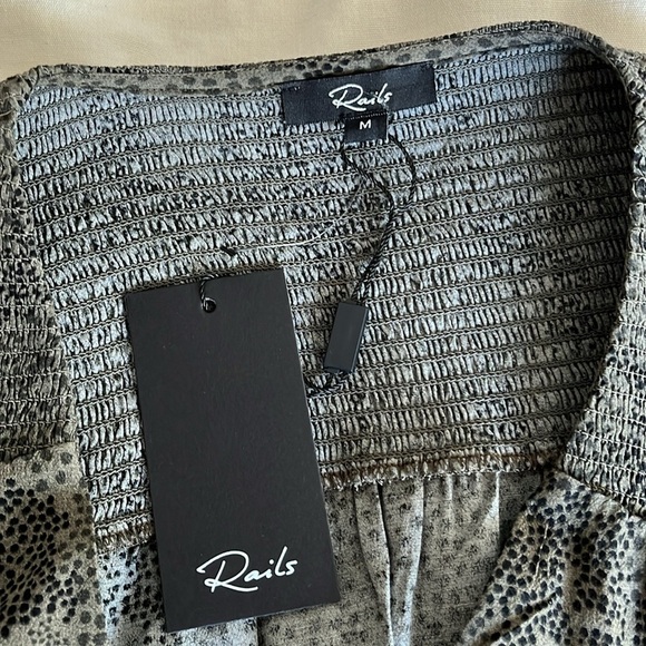 Rails Jasmine Long Sleeve
Snake Print Mini  Dress Olive Pebble Size Medium. - Picture 9 of 16